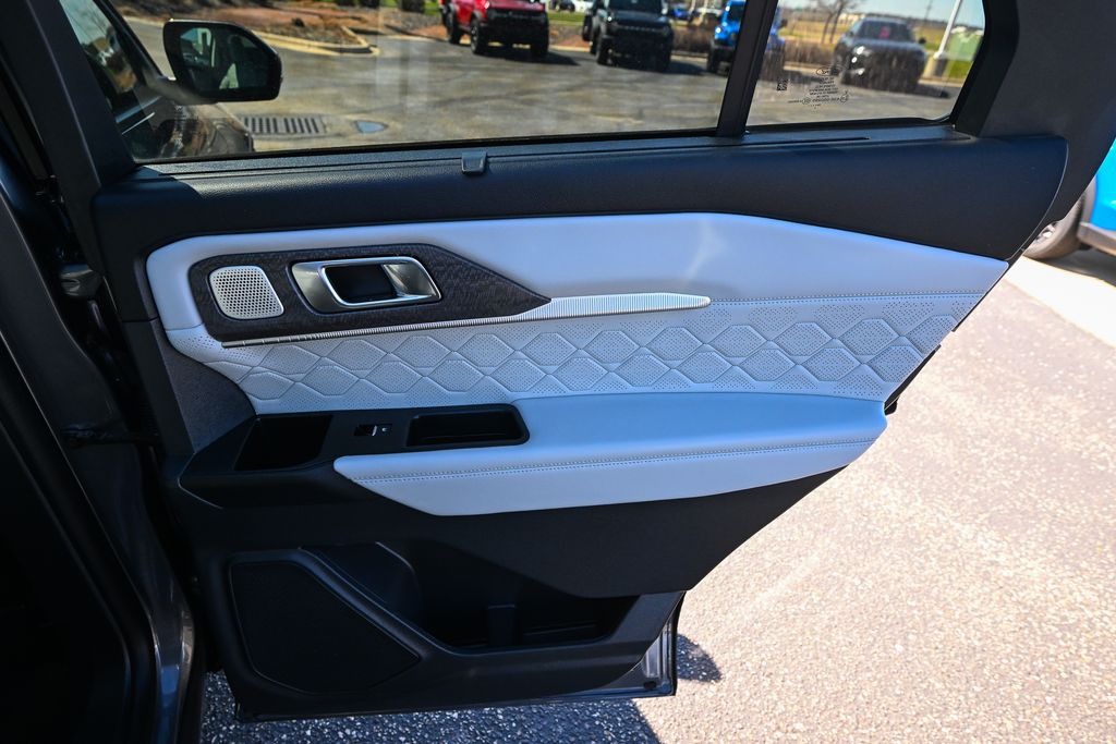Used 2025 Ford Explorer - photo 26