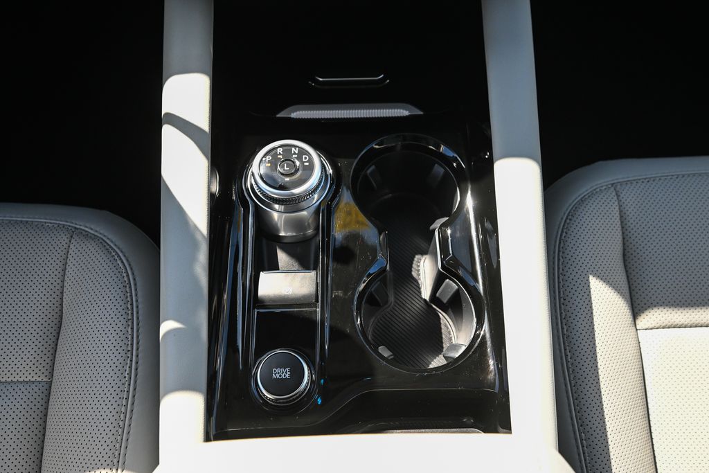 Used 2025 Ford Explorer - photo 32