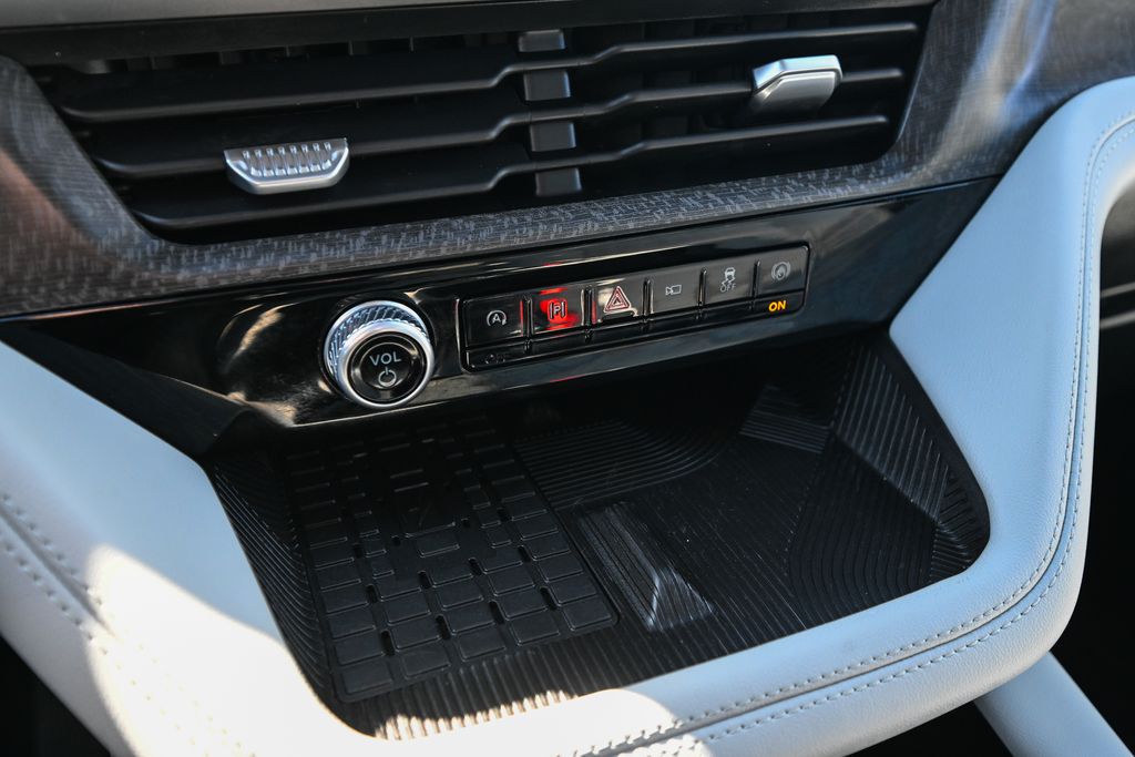 Used 2025 Ford Explorer - photo 33