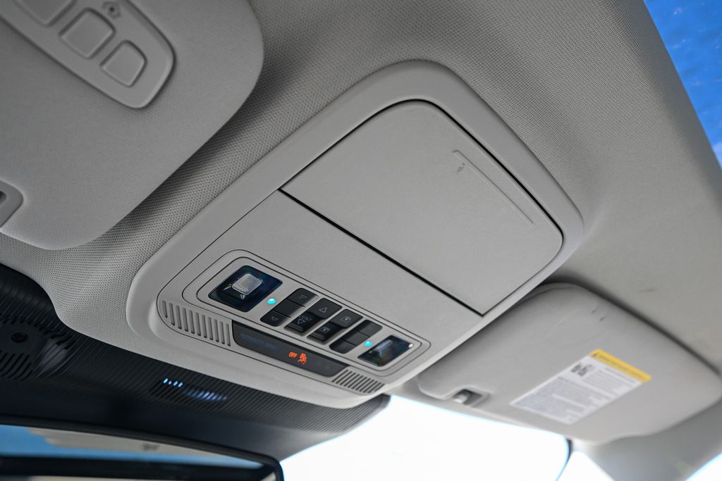 Used 2025 Ford Explorer - photo 37