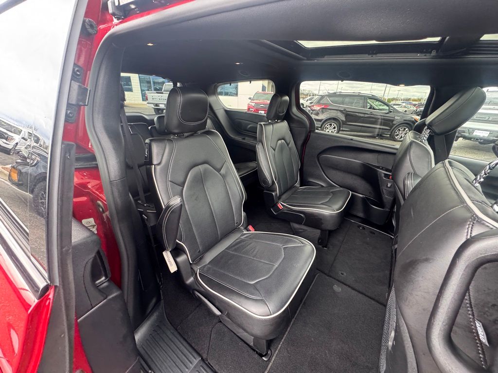 Used 2025 Chrysler Pacifica - photo 15