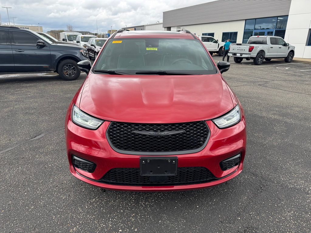 Used 2025 Chrysler Pacifica - photo 10