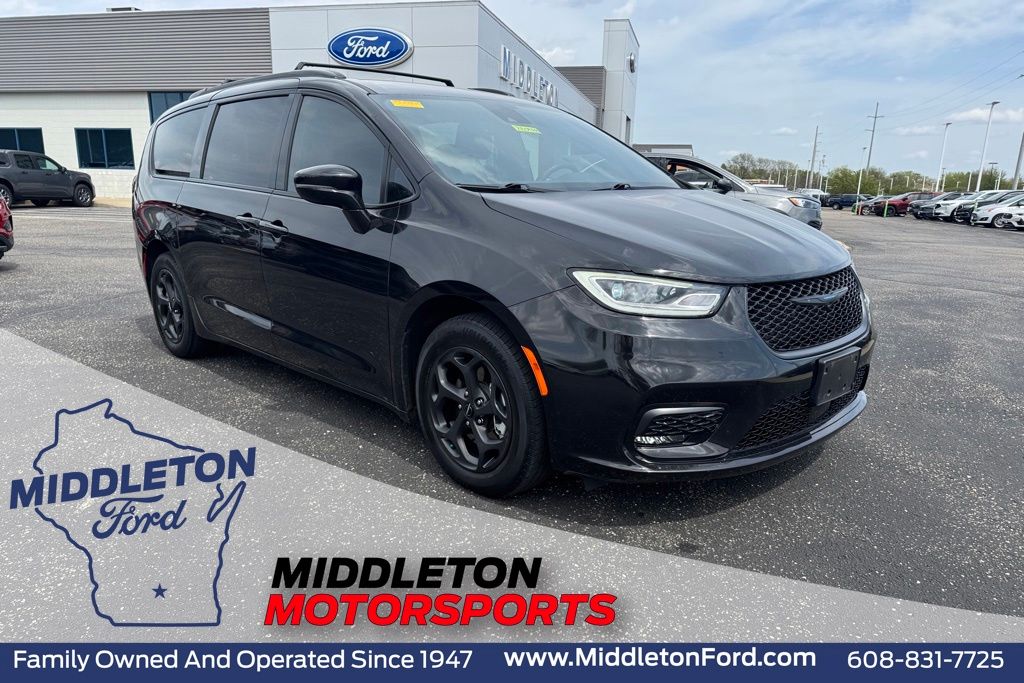 Used 2021 Chrysler Pacifica - photo 1