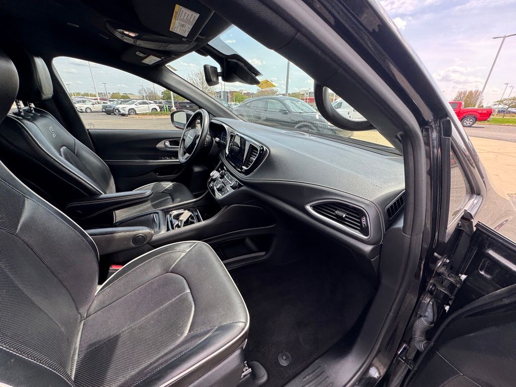 Used 2021 Chrysler Pacifica - photo 17