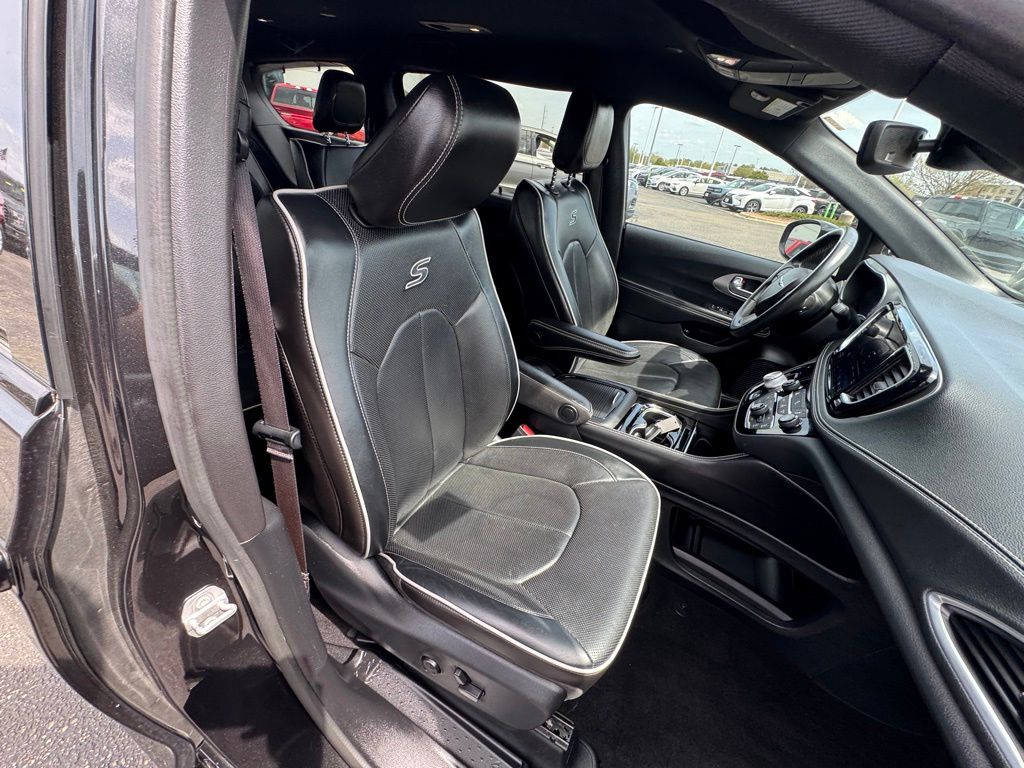 Used 2021 Chrysler Pacifica - photo 22