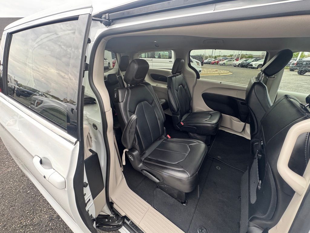 Used 2023 Chrysler Pacifica - photo 16