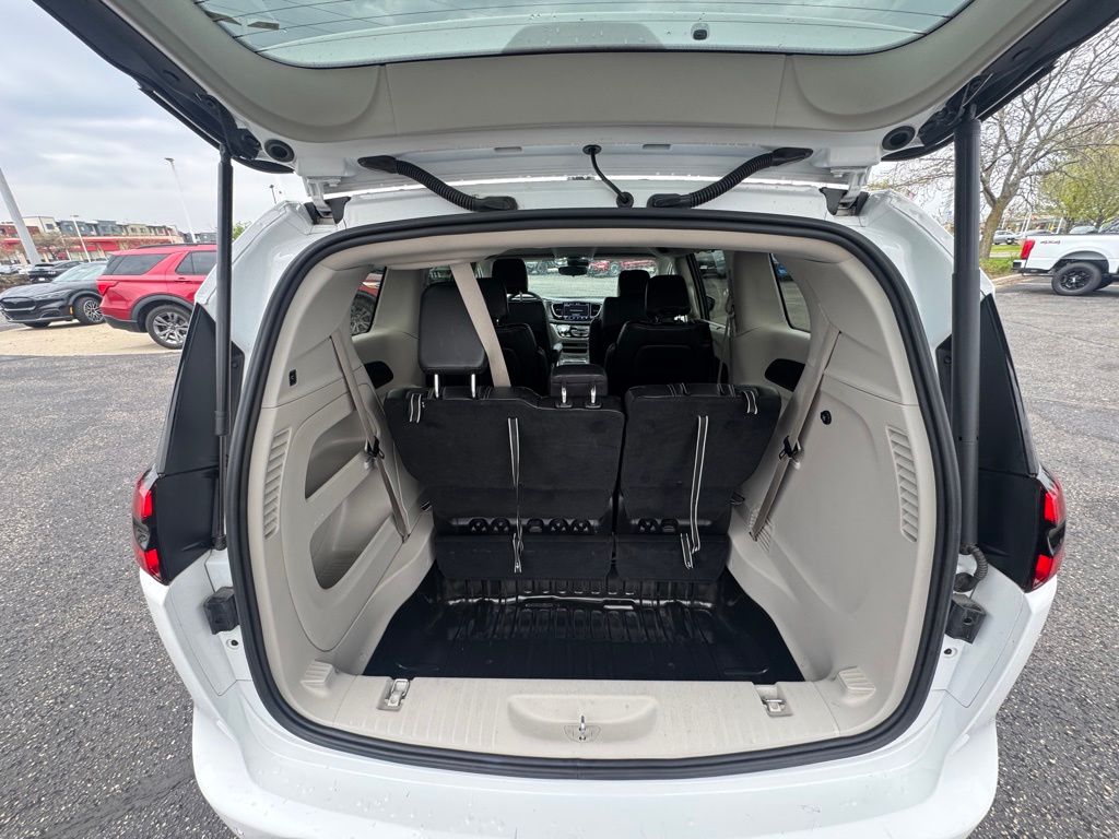 Used 2023 Chrysler Pacifica - photo 18