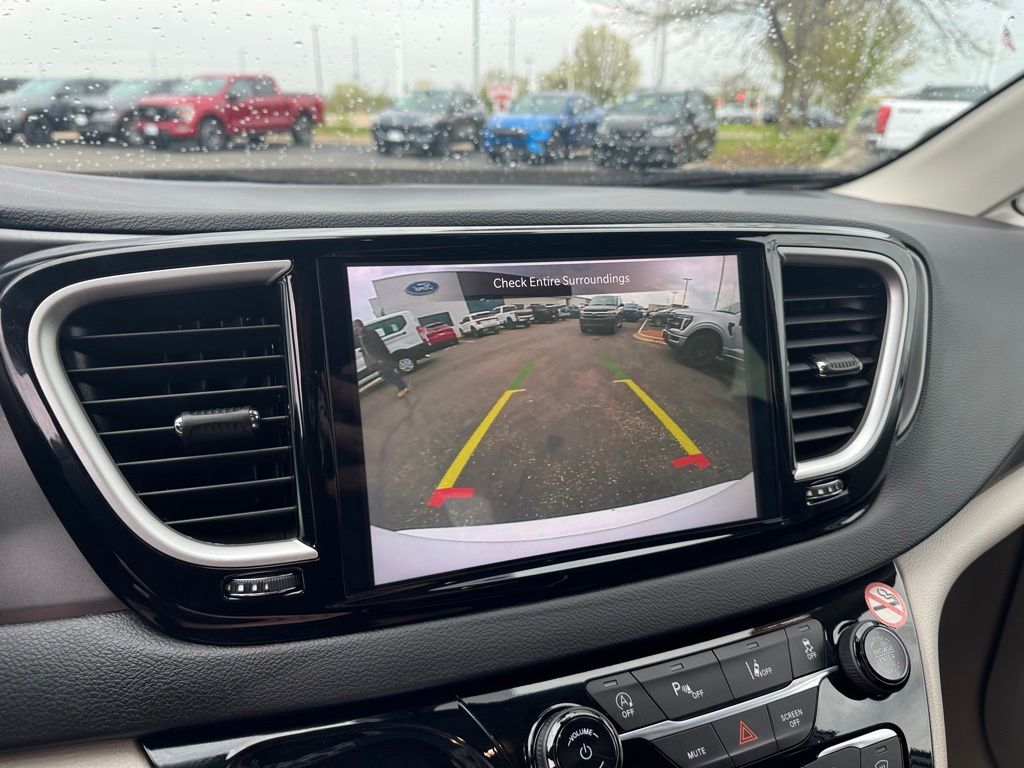 Used 2023 Chrysler Pacifica - photo 23