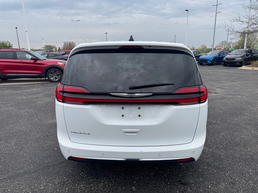 Used 2023 Chrysler Pacifica - photo 6