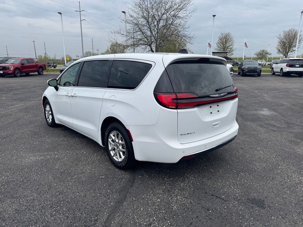 Used 2023 Chrysler Pacifica - photo 9