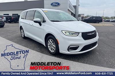 Used 2023 Chrysler Pacifica - photo 1