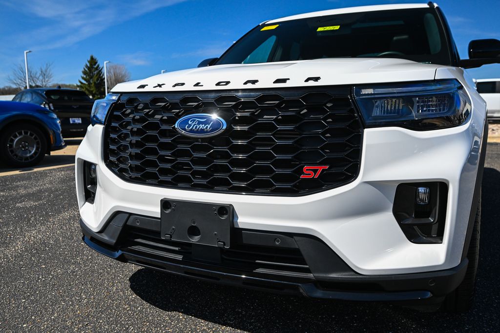 Used 2025 Ford Explorer - photo 13