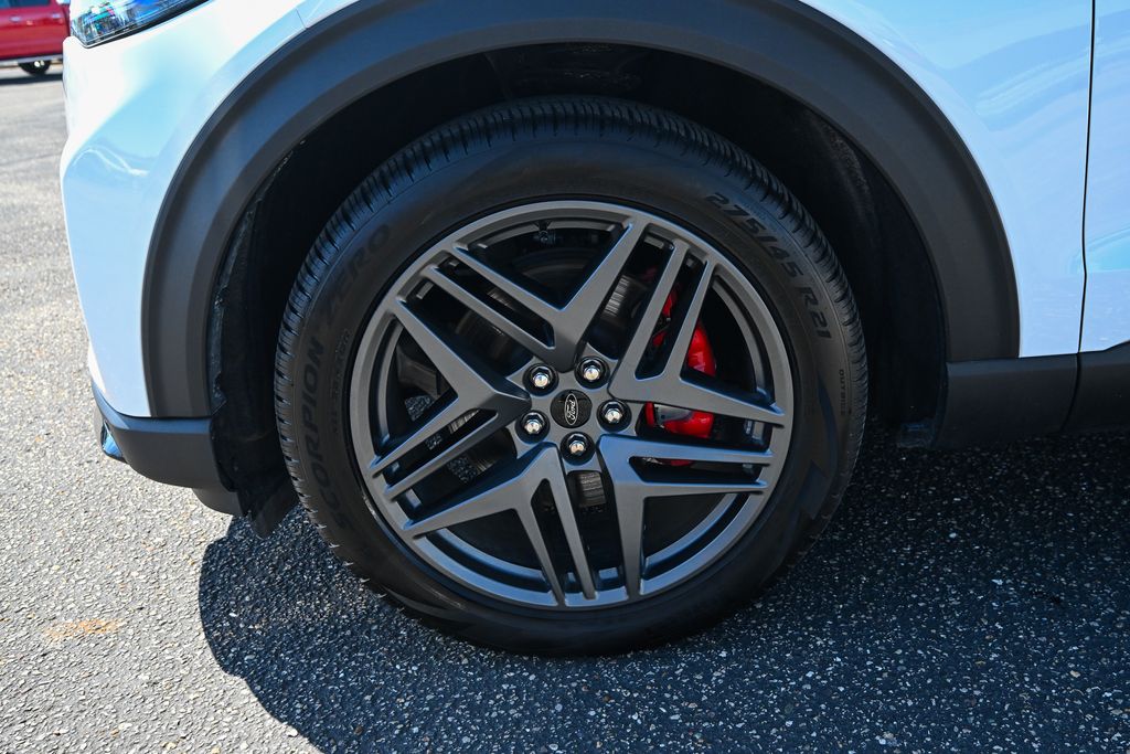 Used 2025 Ford Explorer - photo 14