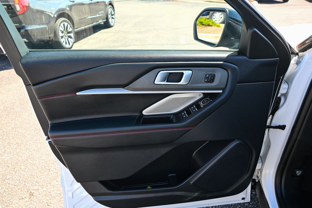 Used 2025 Ford Explorer - photo 23