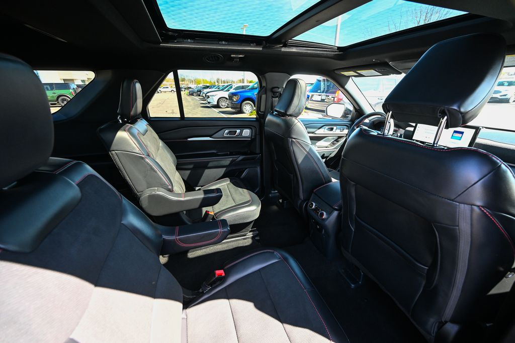 Used 2025 Ford Explorer - photo 31