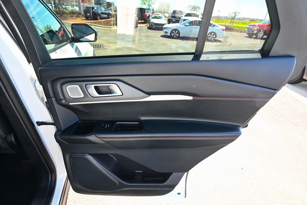 Used 2025 Ford Explorer - photo 33