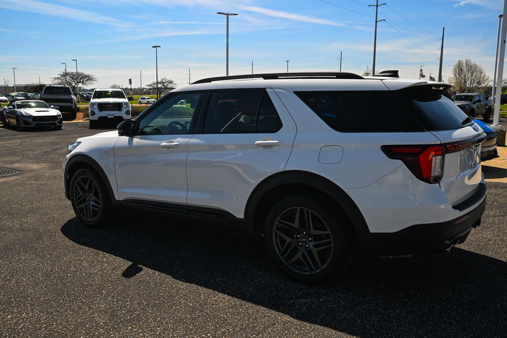 Used 2025 Ford Explorer - photo 8