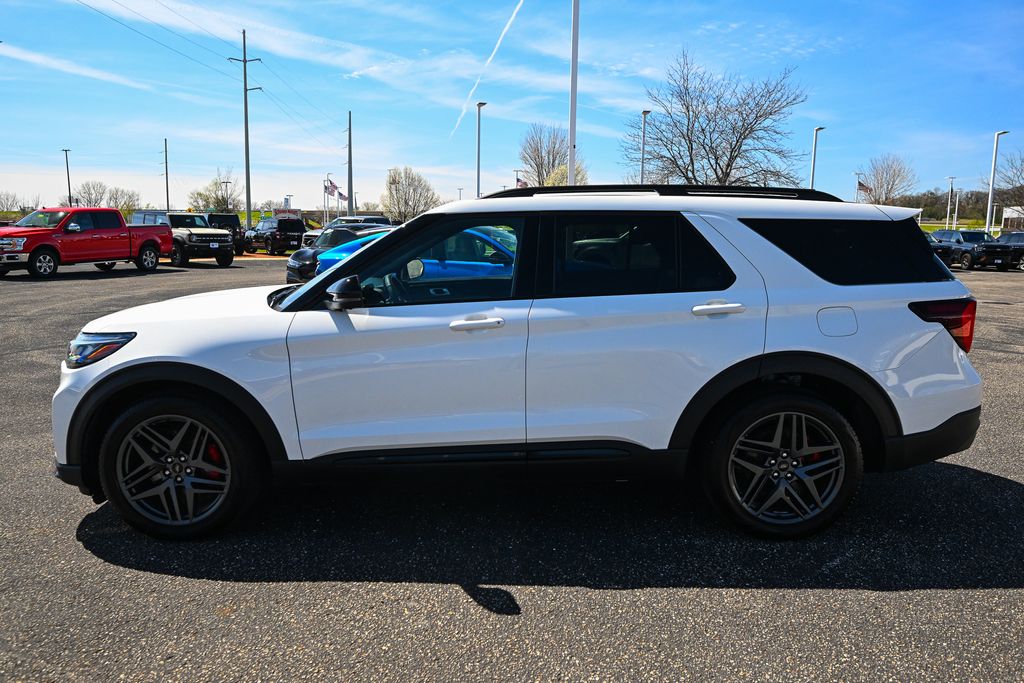 Used 2025 Ford Explorer - photo 9