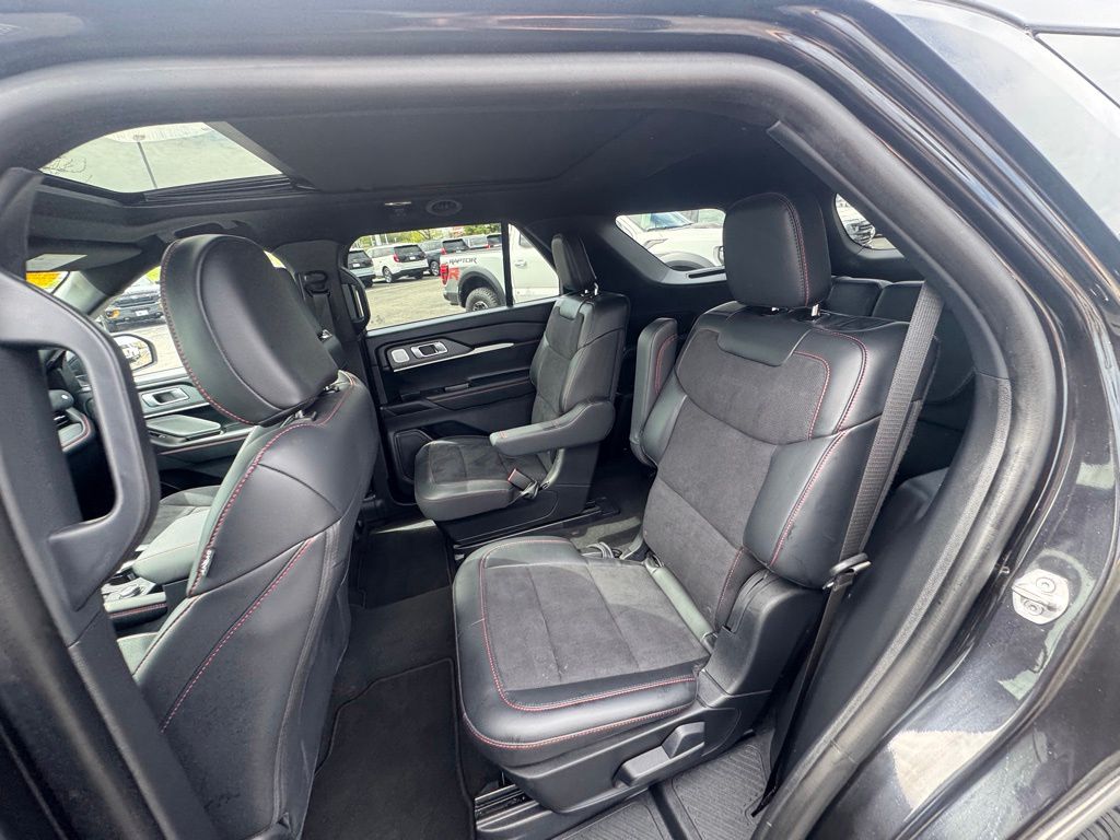 Used 2025 Ford Explorer - photo 13