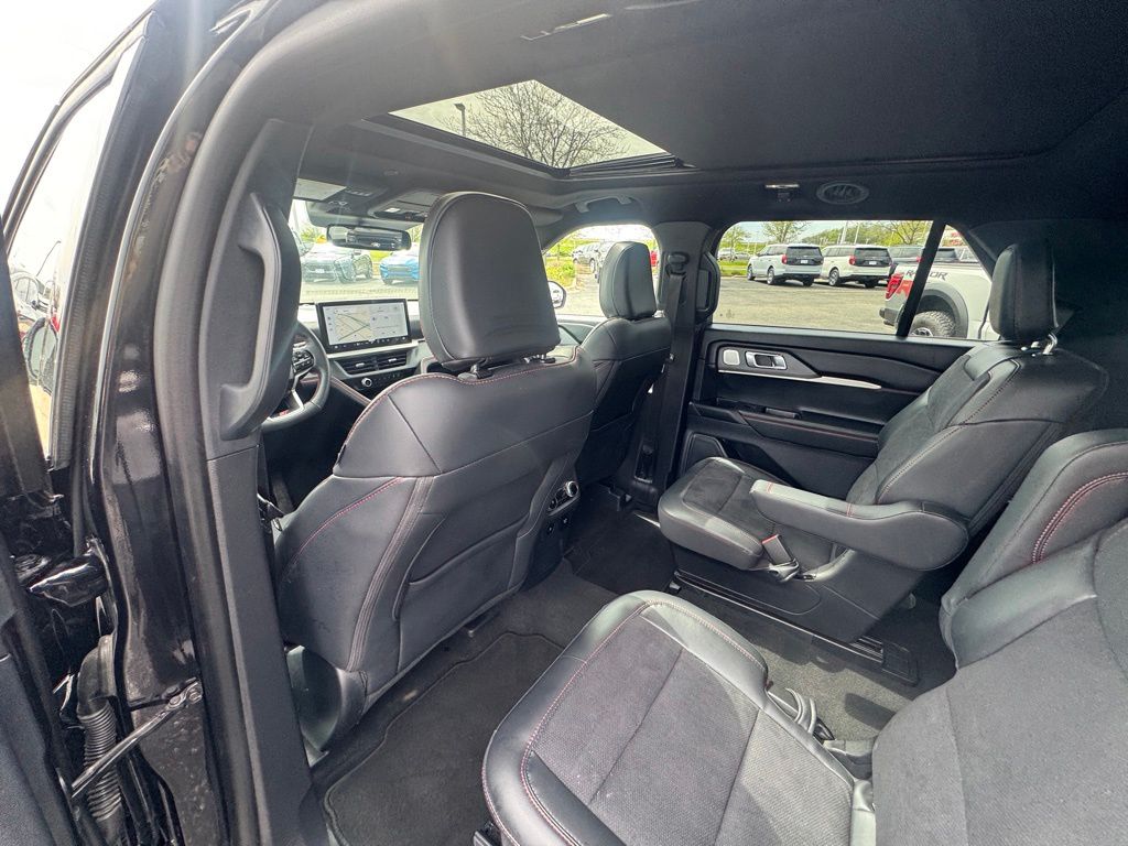Used 2025 Ford Explorer - photo 14