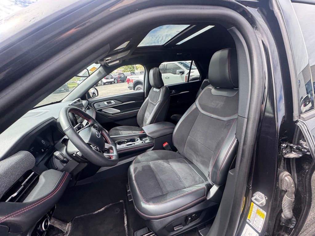 Used 2025 Ford Explorer - photo 15