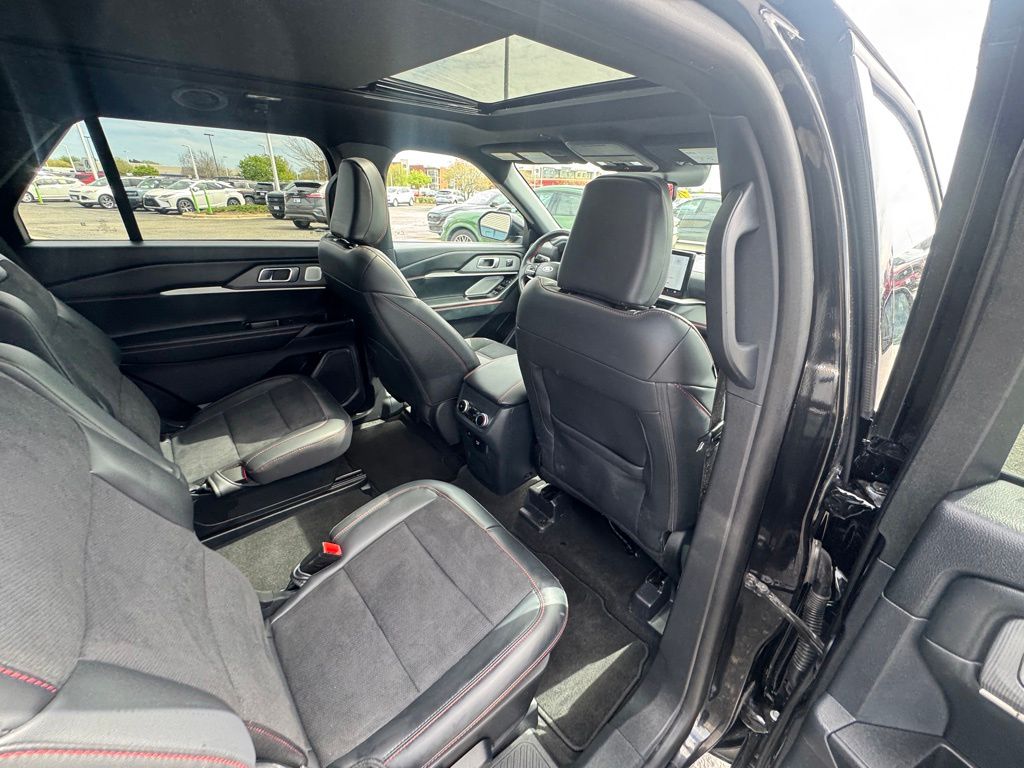 Used 2025 Ford Explorer - photo 16