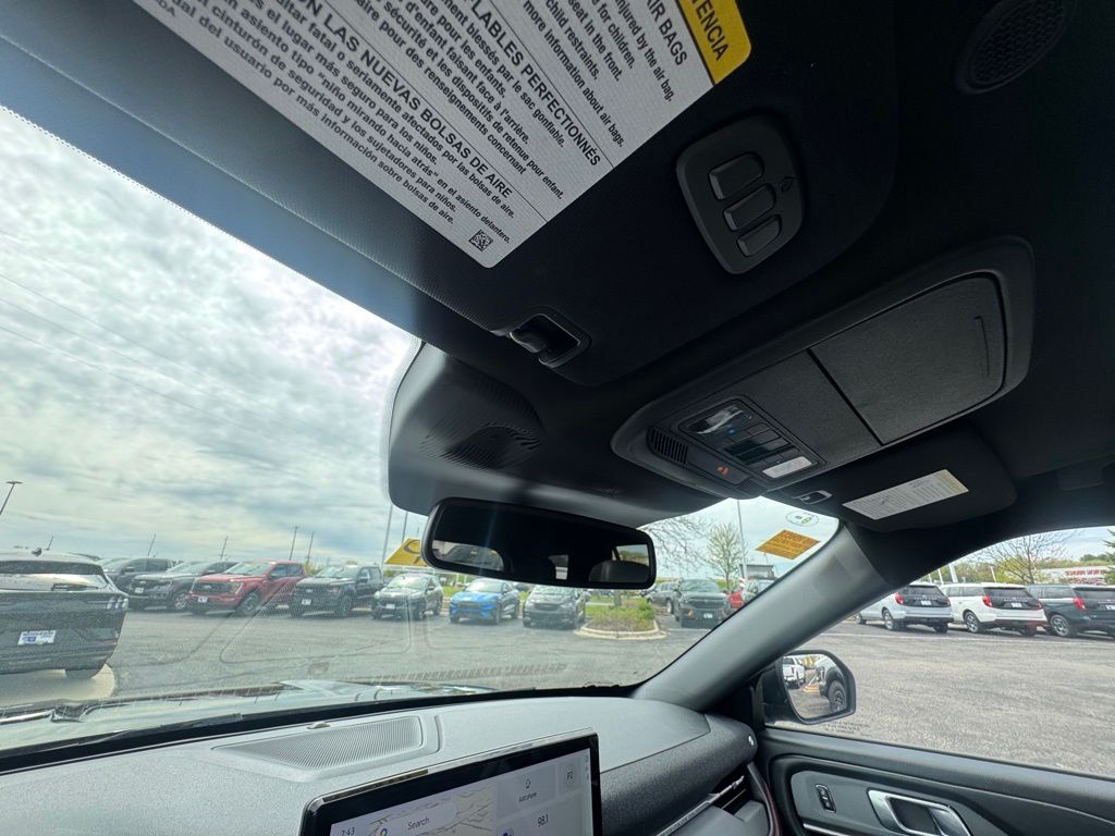 Used 2025 Ford Explorer - photo 28
