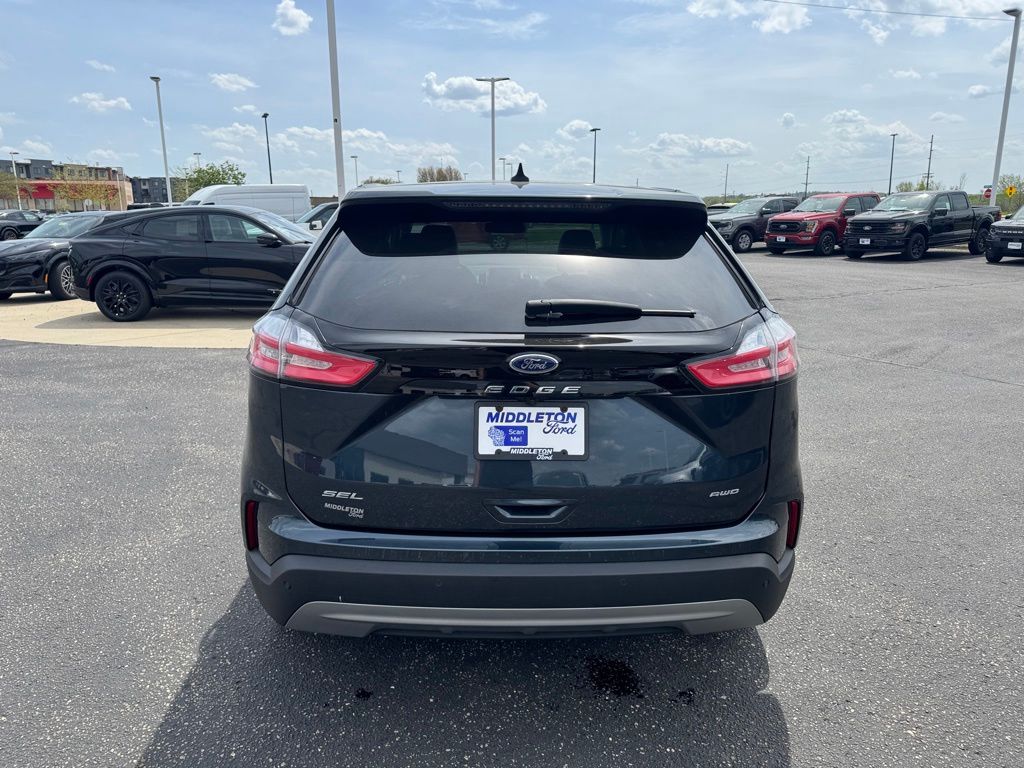 Used 2024 Ford Edge - photo 4
