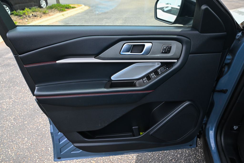 Used 2025 Ford Explorer - photo 23