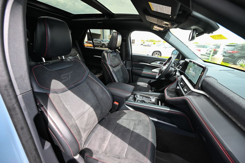Used 2025 Ford Explorer - photo 29