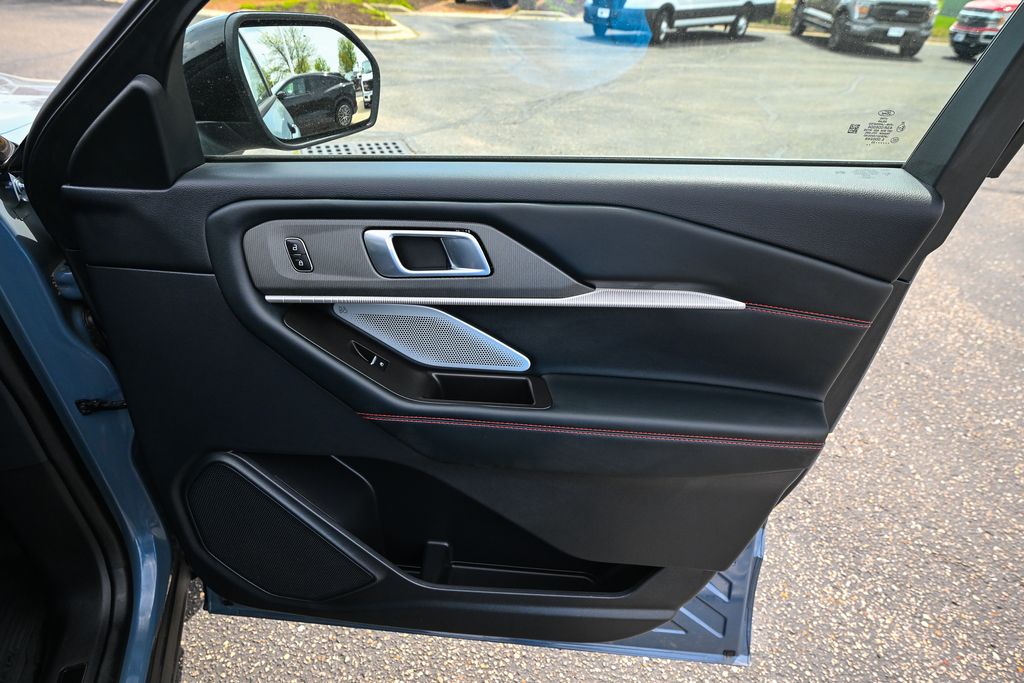 Used 2025 Ford Explorer - photo 30