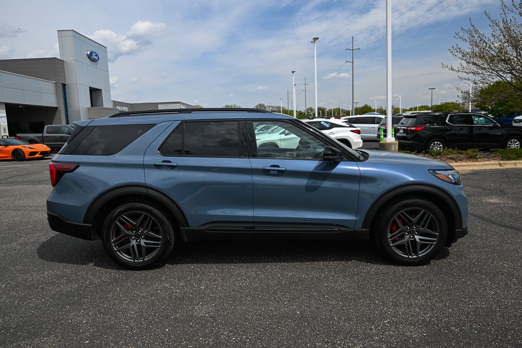 Used 2025 Ford Explorer - photo 5