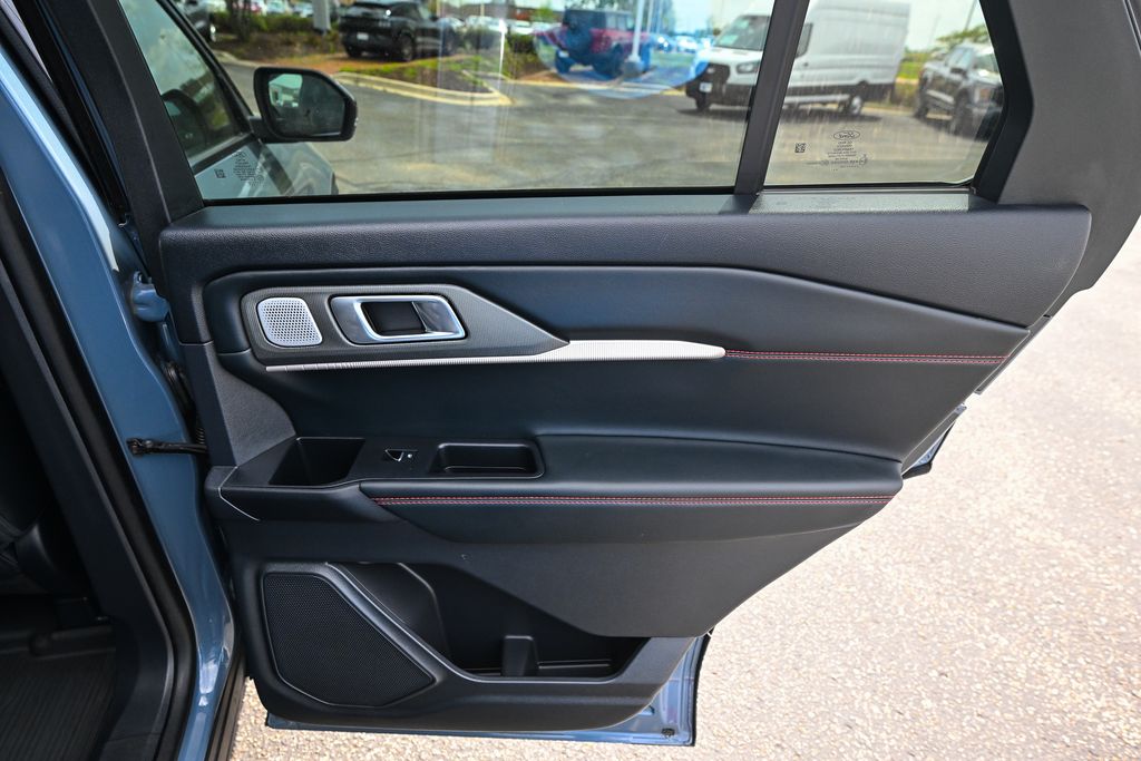 Used 2025 Ford Explorer - photo 33