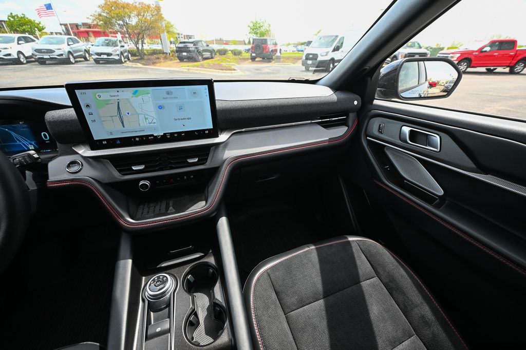 Used 2025 Ford Explorer - photo 38