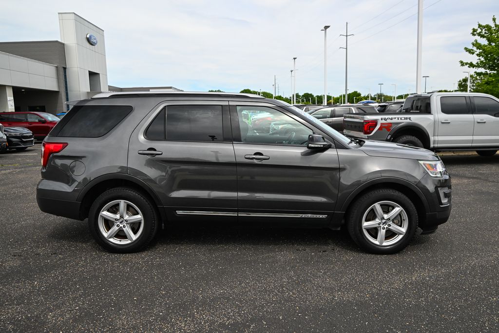Used 2017 Ford Explorer - photo 2