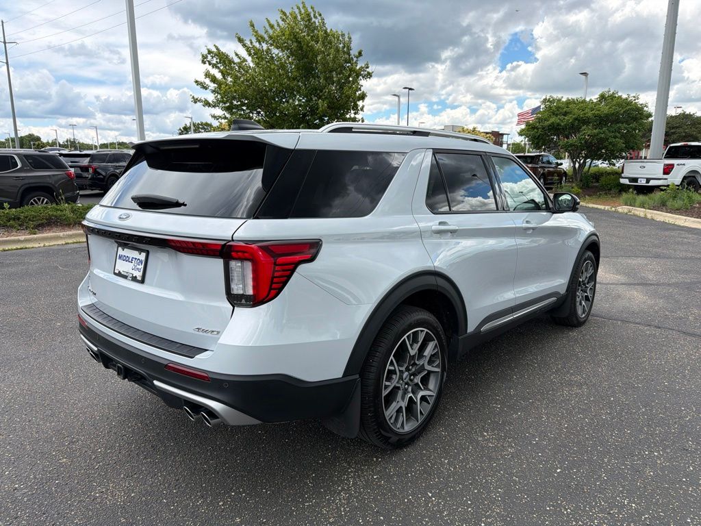 Used 2025 Ford Explorer - photo 2