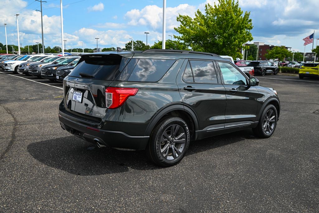 Used 2024 Ford Explorer - photo 2