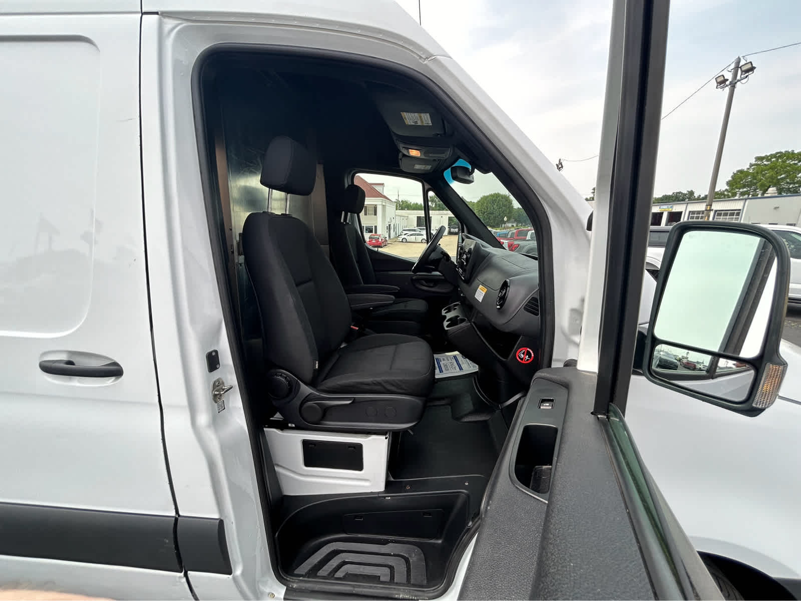 Used 2019 Freightliner Sprinter - photo 14