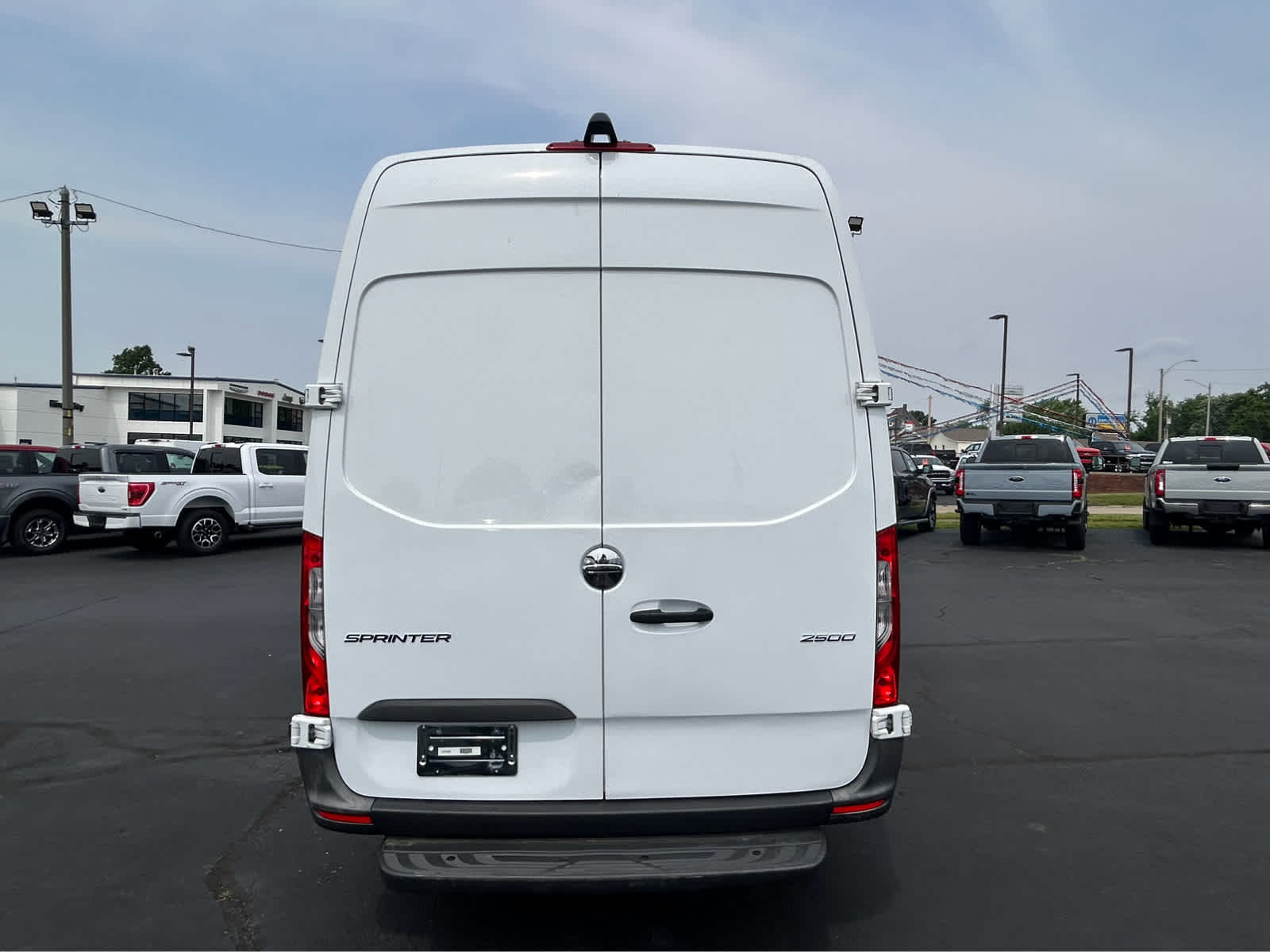 Used 2019 Freightliner Sprinter - photo 2