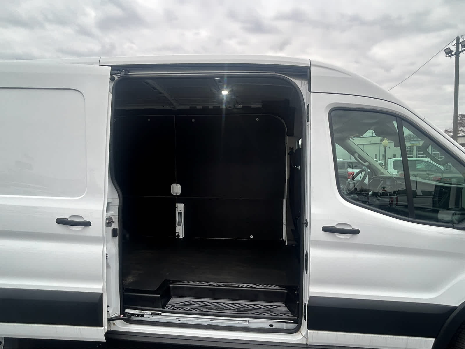 Used 2023 Ford Transit 250 - photo 8