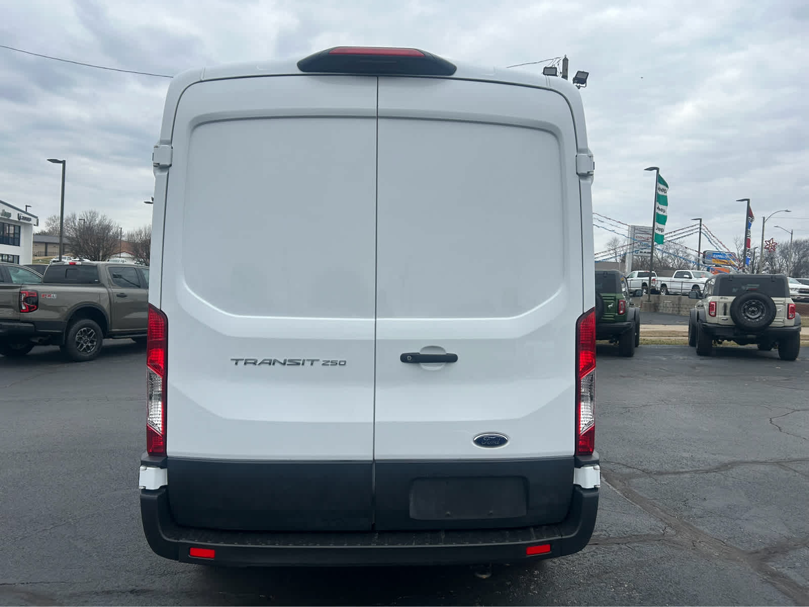 Used 2023 Ford Transit 250 - photo 9