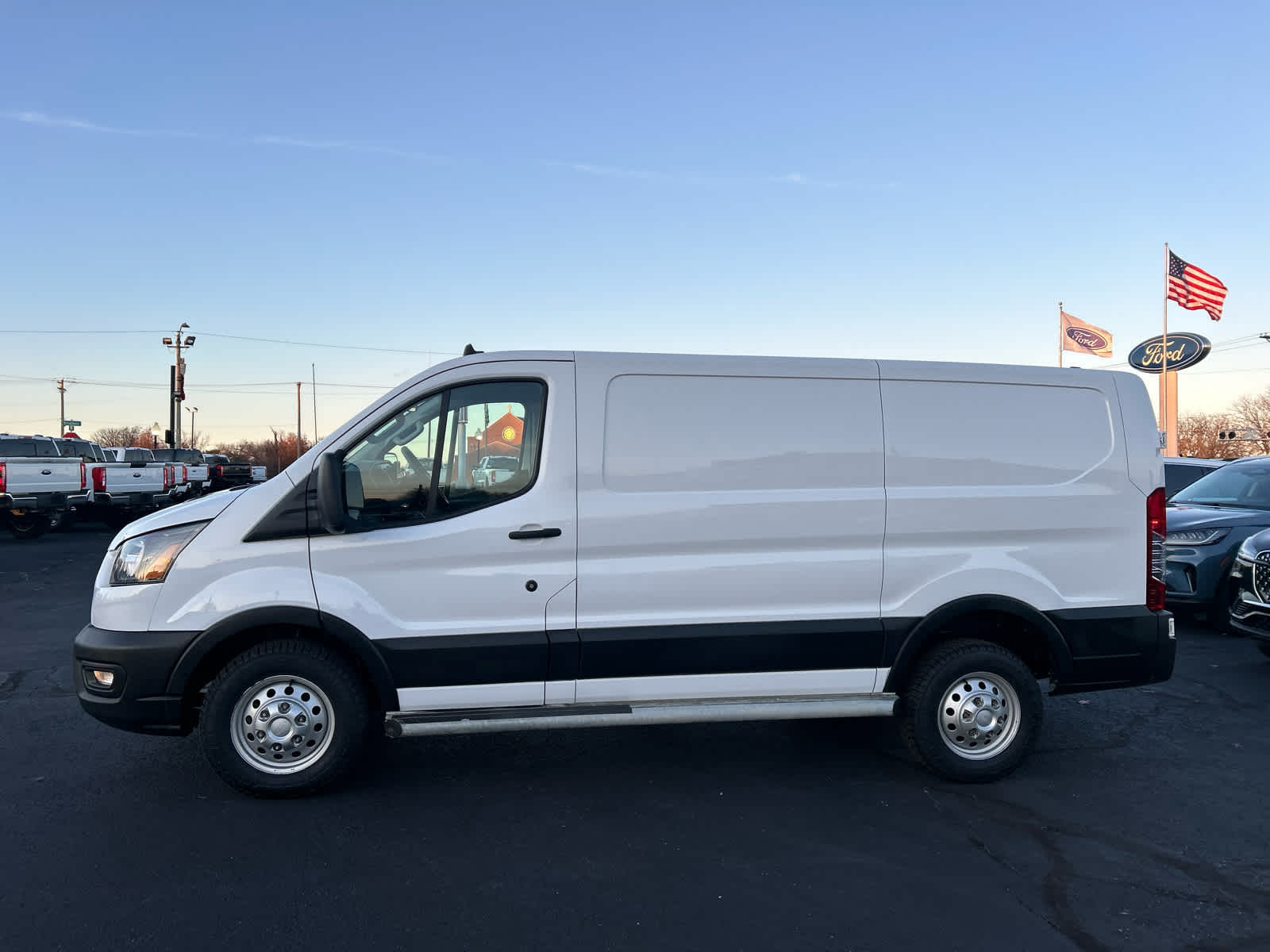 Used 2023 Ford Transit 250 - photo 5