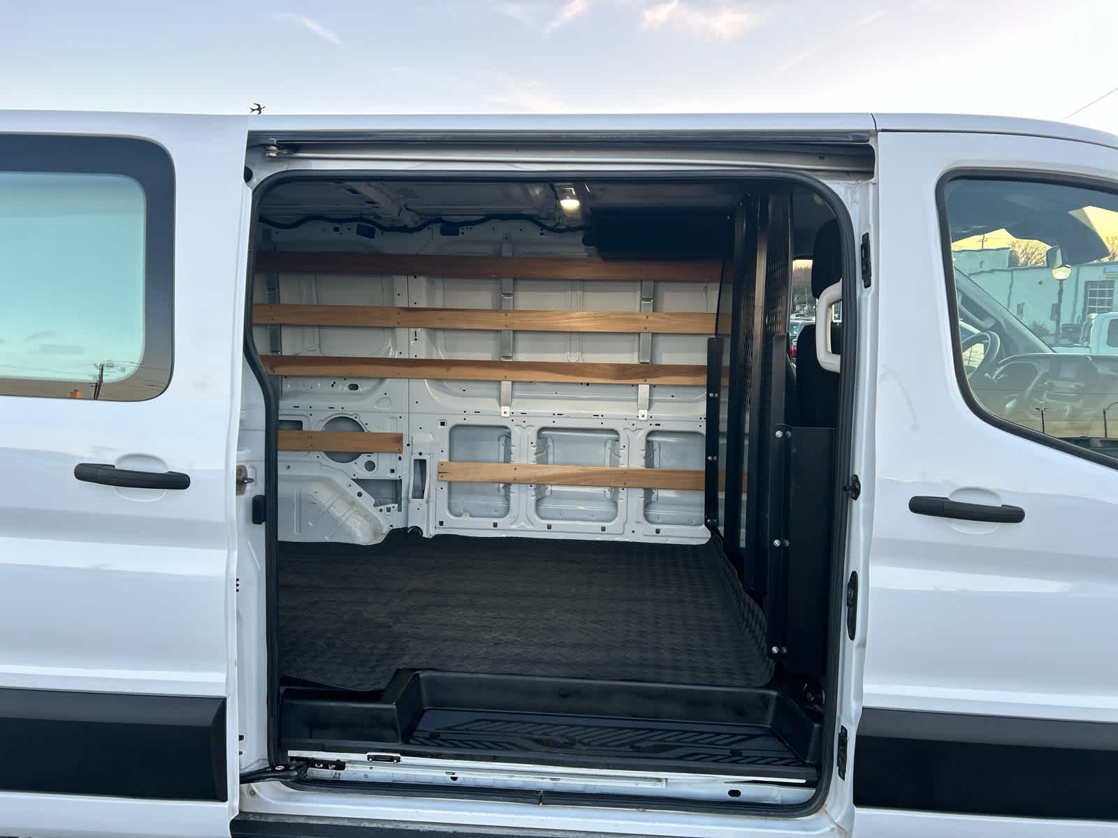 Used 2023 Ford Transit 250 - photo 8