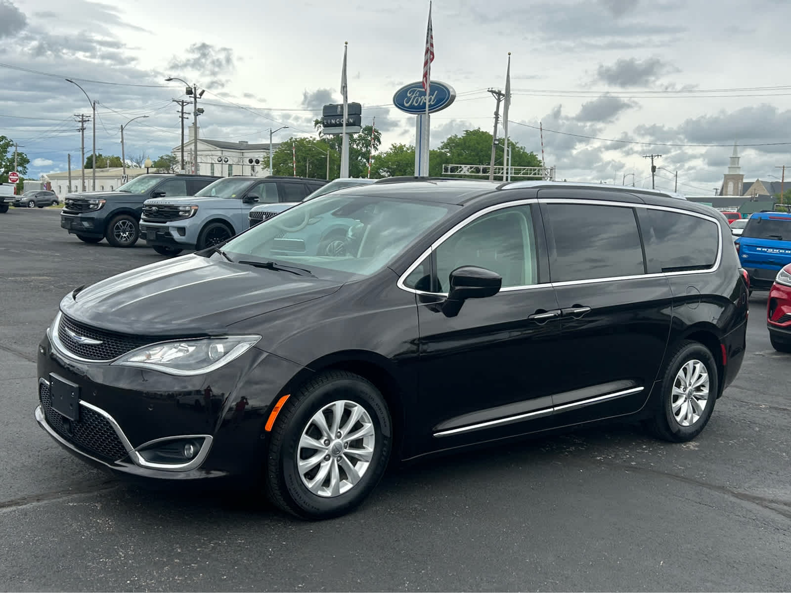 Used 2018 Chrysler Pacifica - photo 2