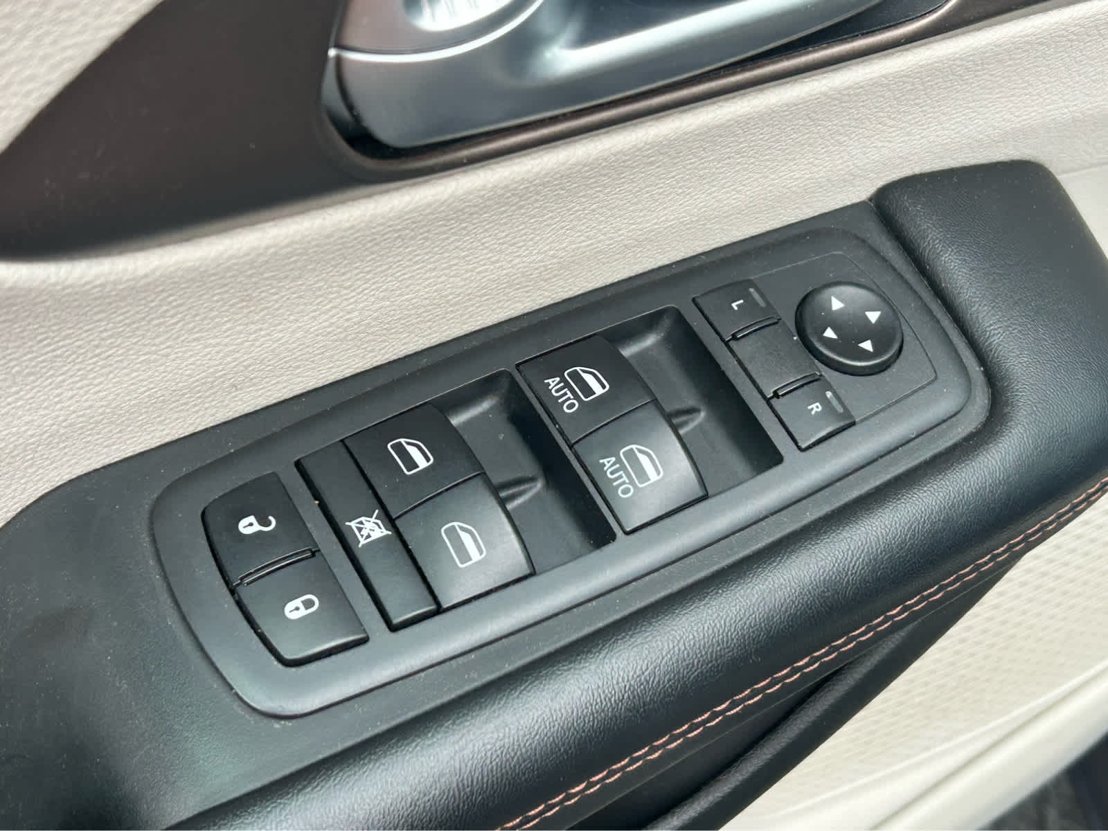 Used 2018 Chrysler Pacifica - photo 26