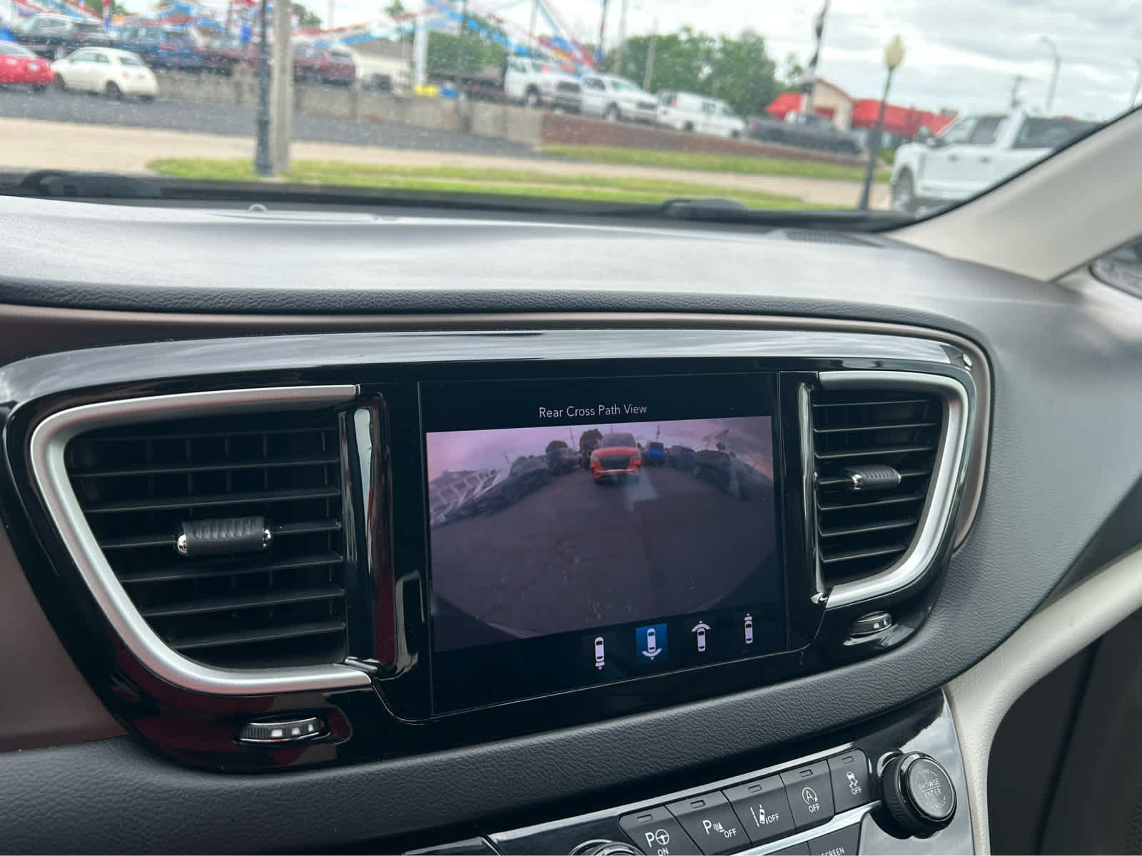 Used 2018 Chrysler Pacifica - photo 35