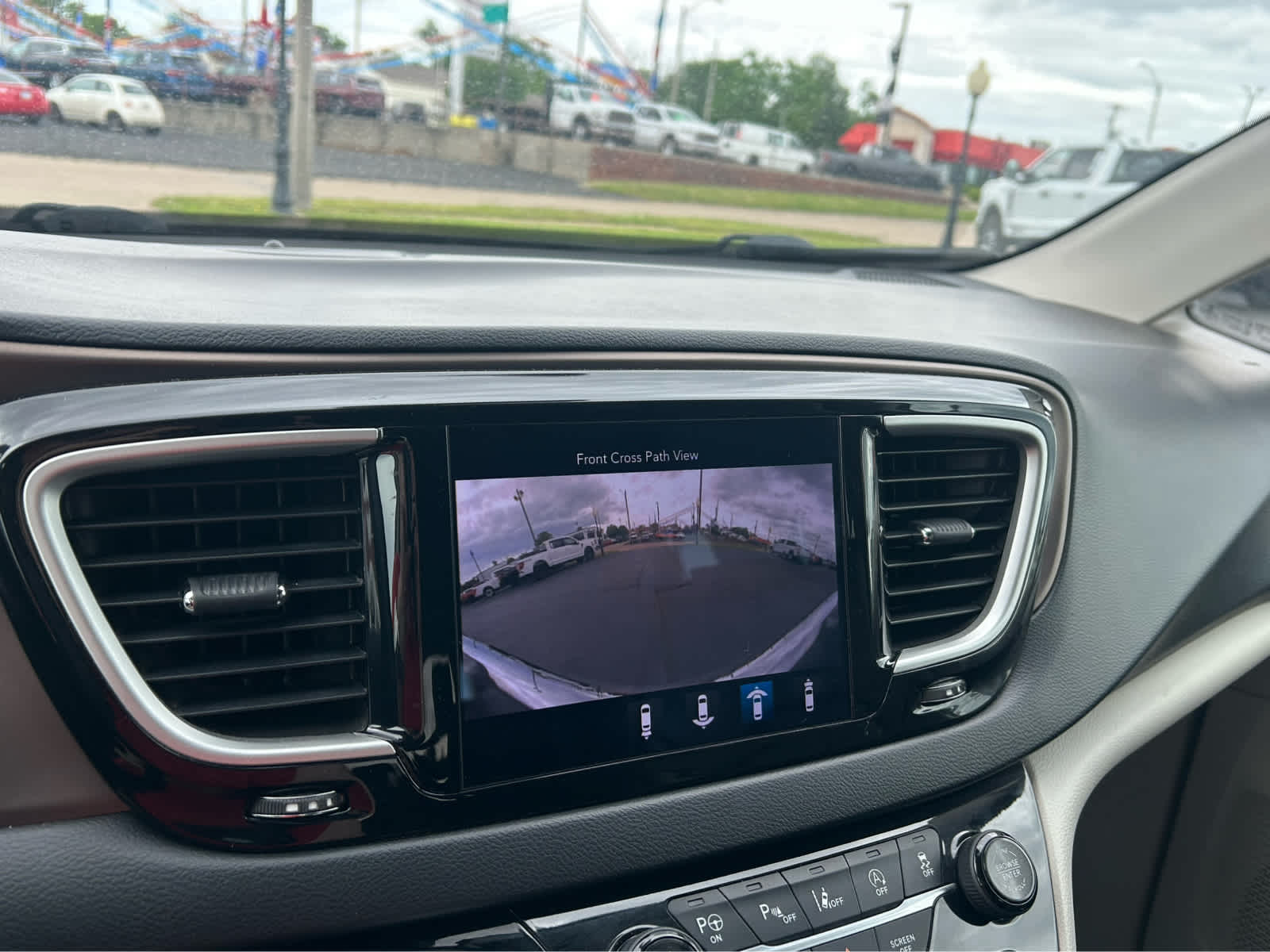 Used 2018 Chrysler Pacifica - photo 36