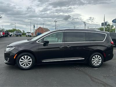 Used 2018 Chrysler Pacifica - photo 1