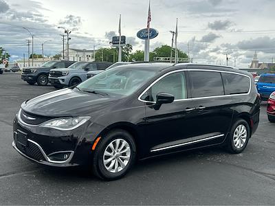 Used 2018 Chrysler Pacifica - photo 2