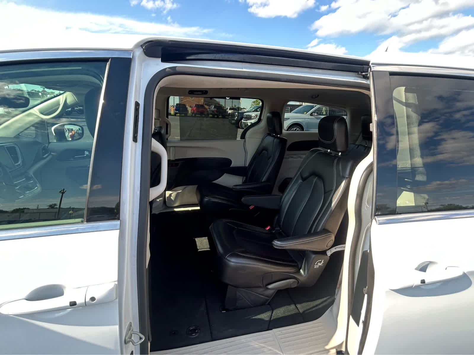 Used 2023 Chrysler Pacifica - photo 14
